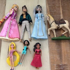 Small Disney doll bundle